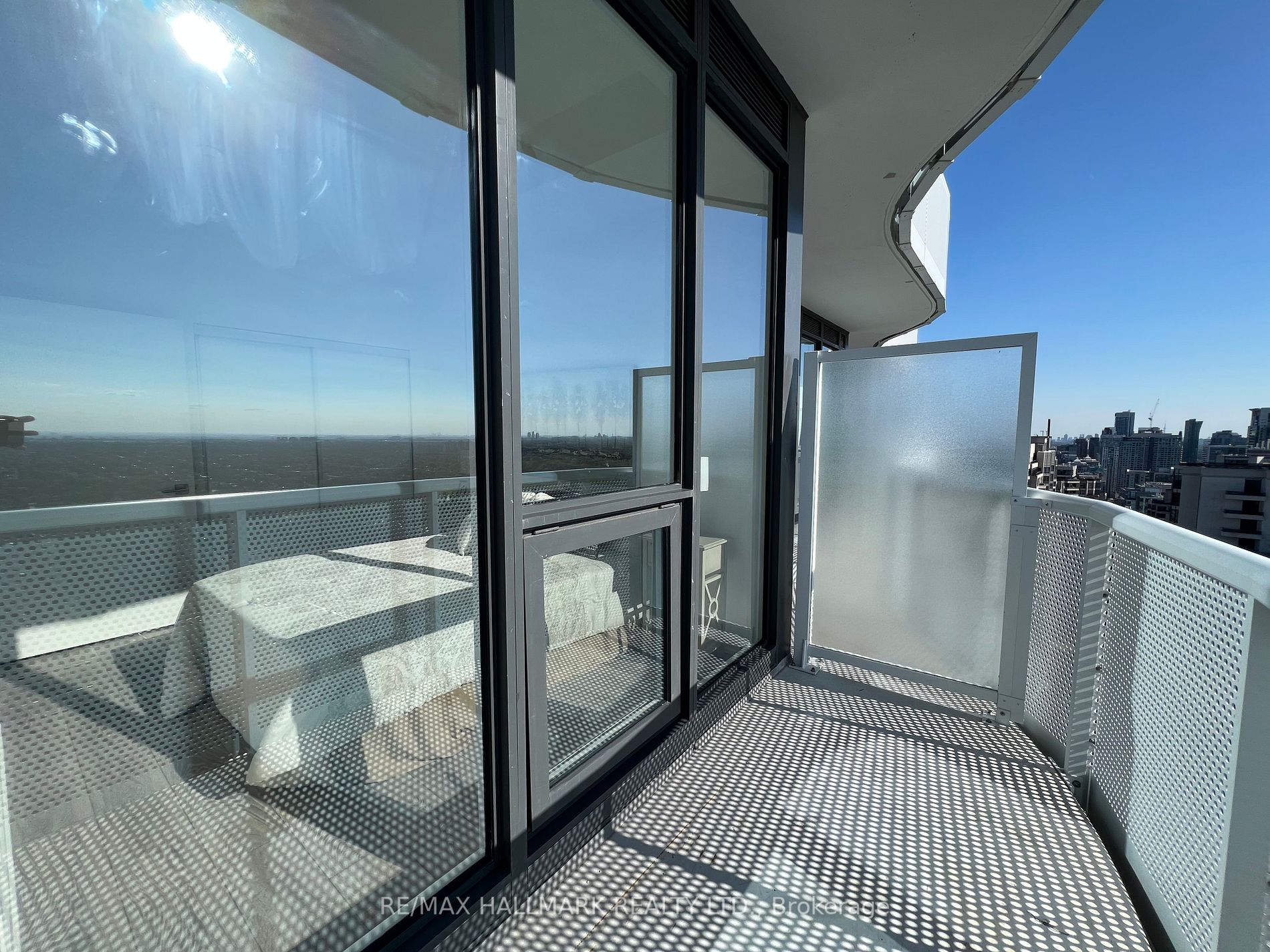 15 Holmes Ave, #3004