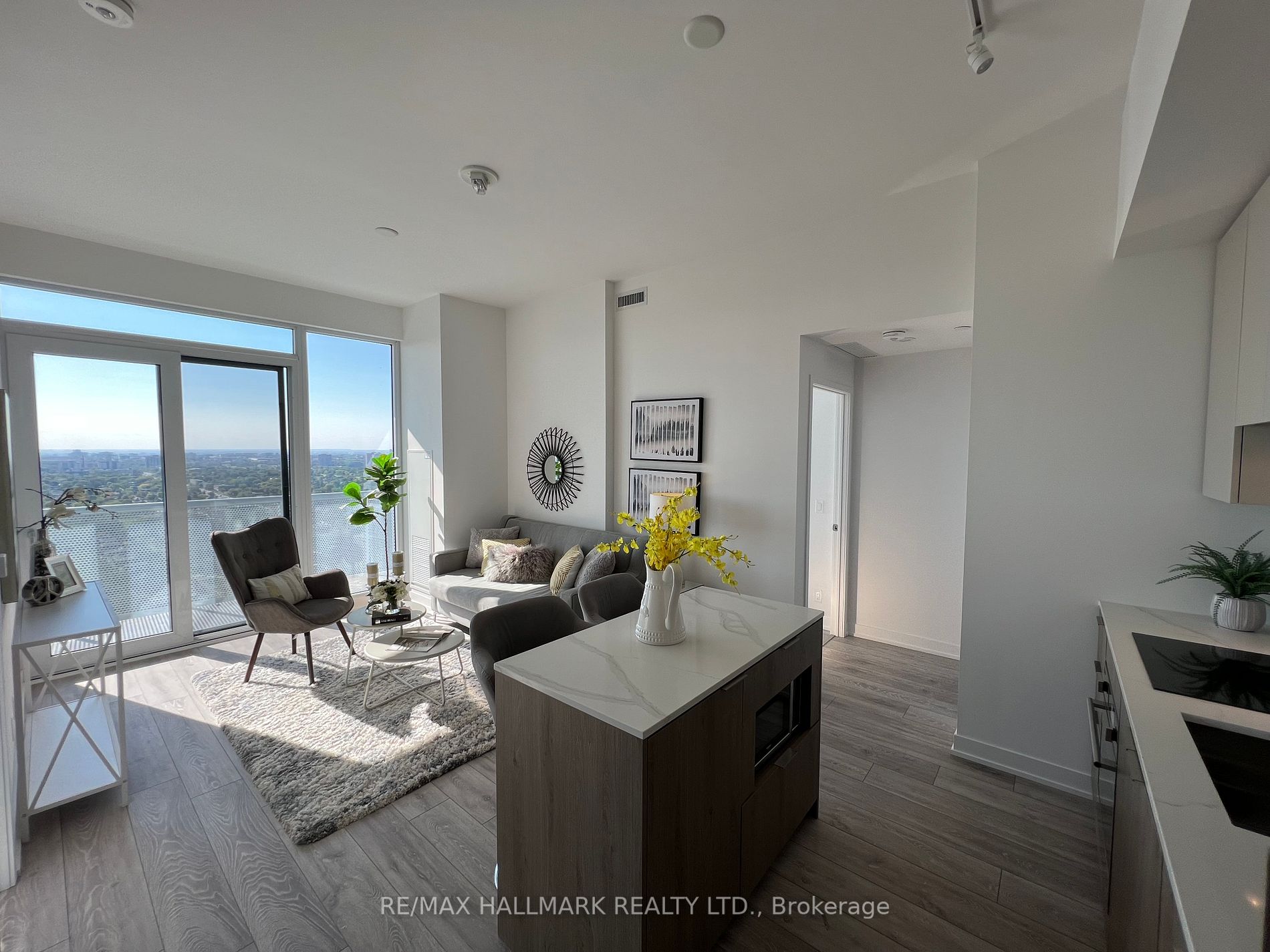 15 Holmes Ave, #3004