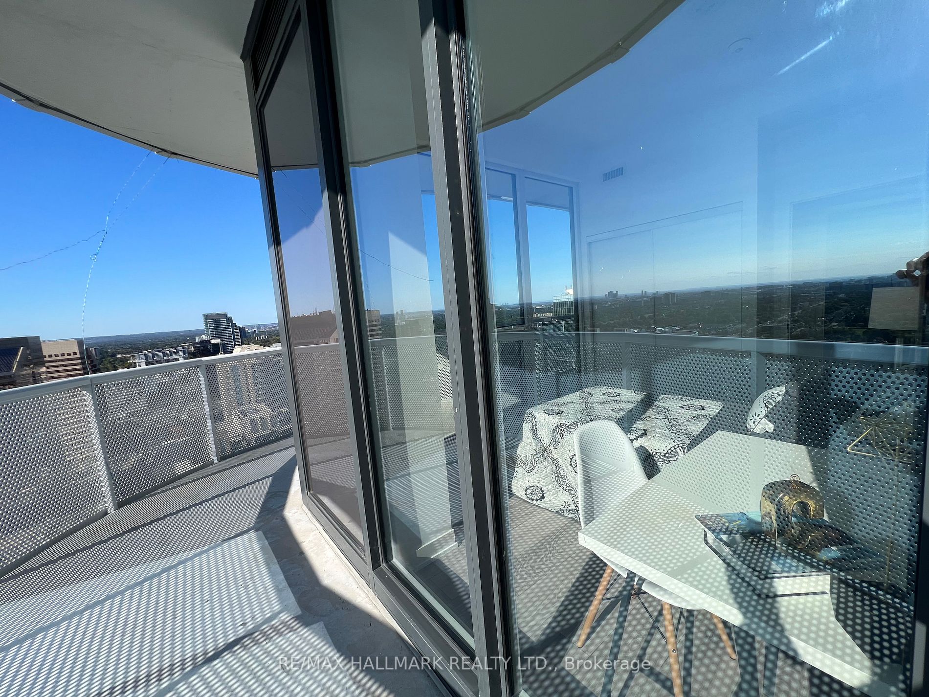 15 Holmes Ave, #3004