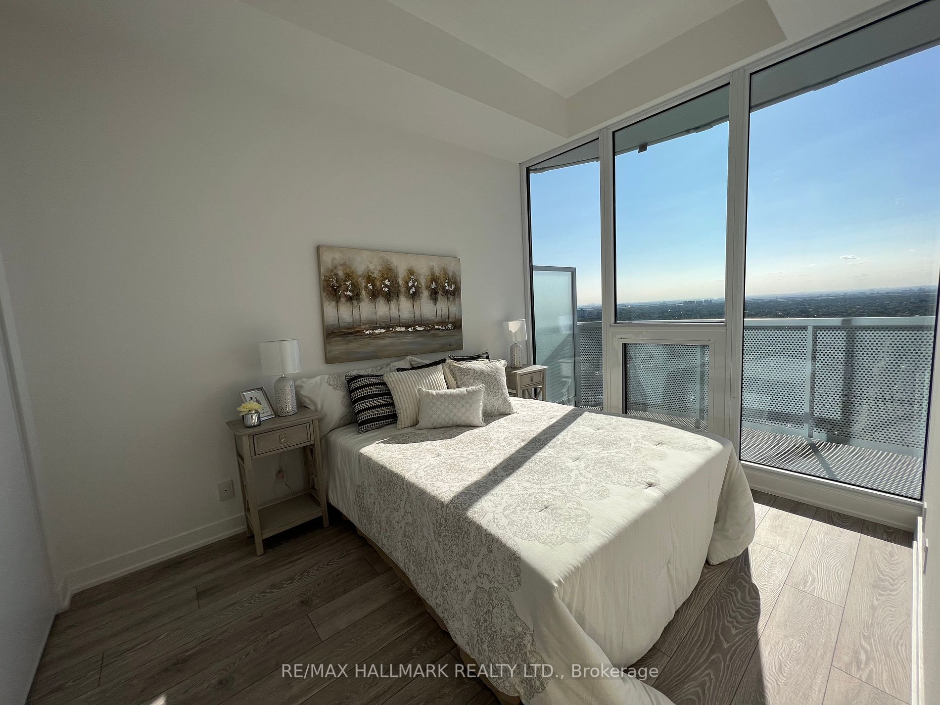 15 Holmes Ave, #3004