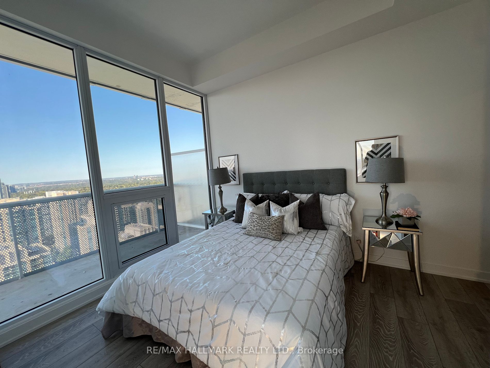 15 Holmes Ave, #3004