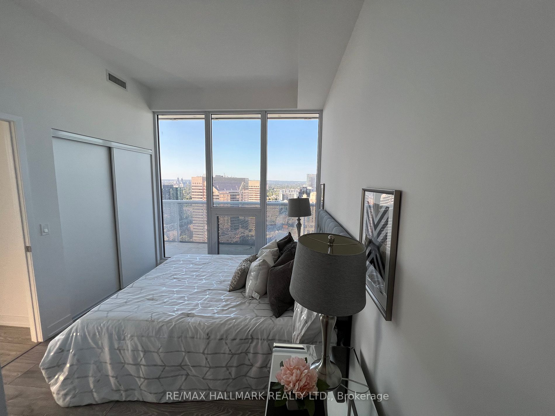 15 Holmes Ave, #3004