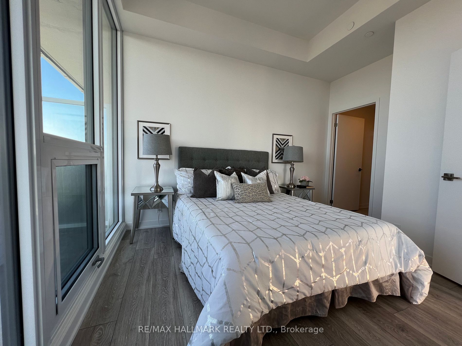 15 Holmes Ave, #3004