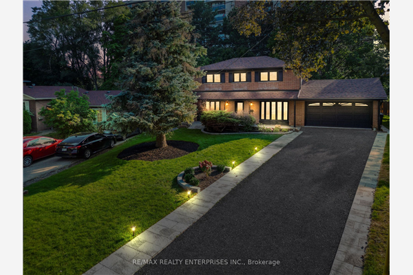 8 Hobart Dr, Toronto