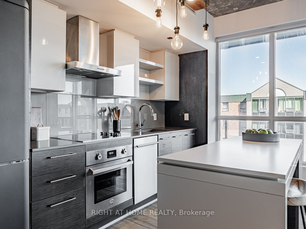 1030 King St W, #727