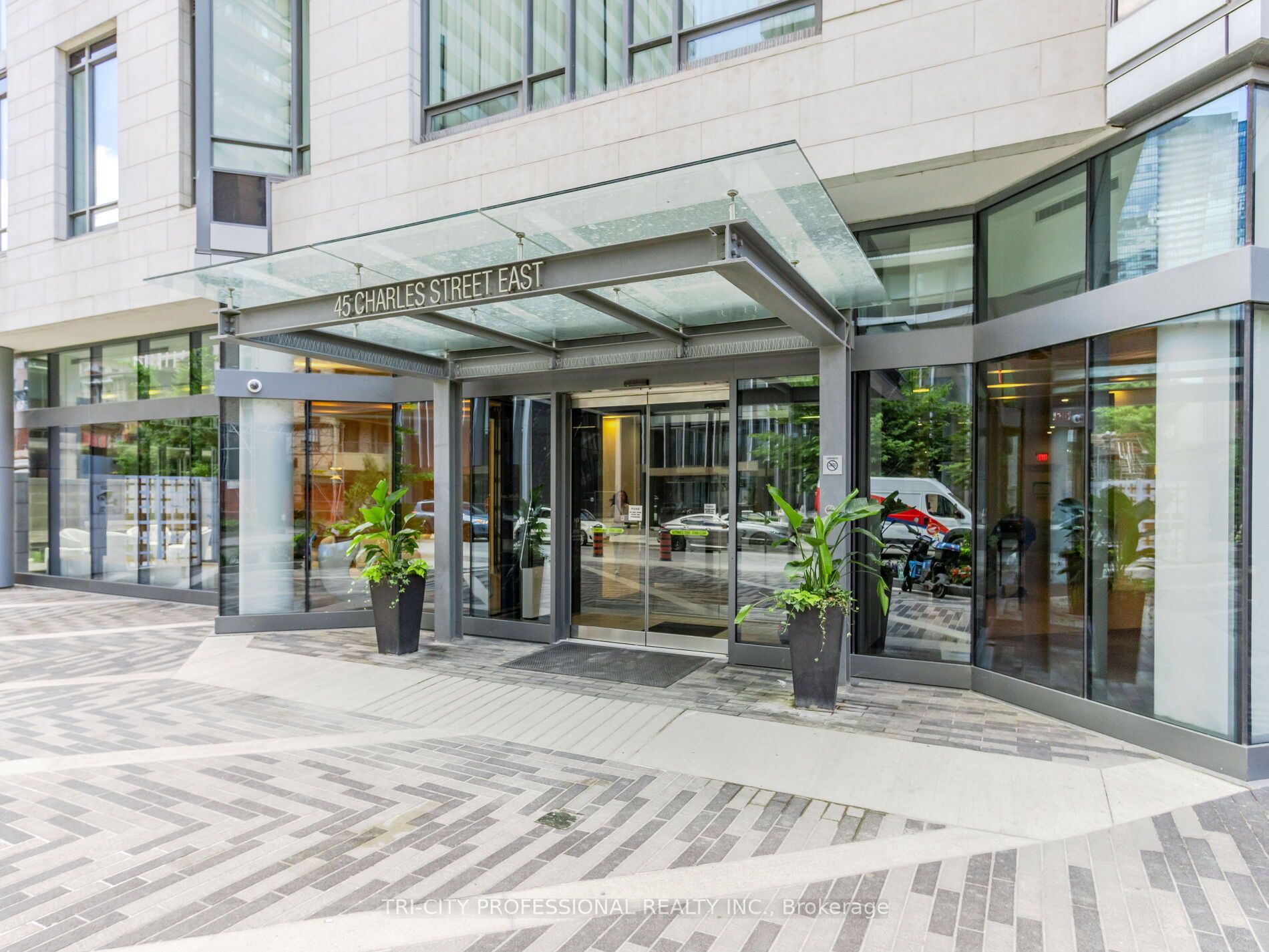 45 Charles St E, #709