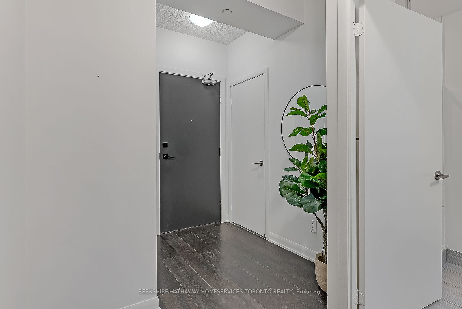 435 Richmond St W, #808
