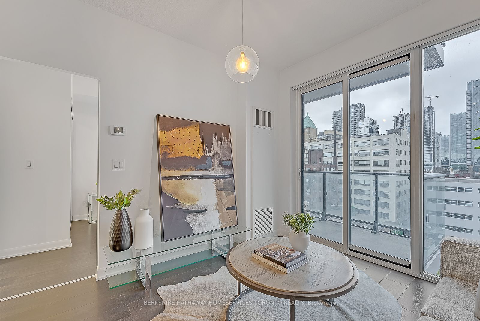 435 Richmond St W, #808