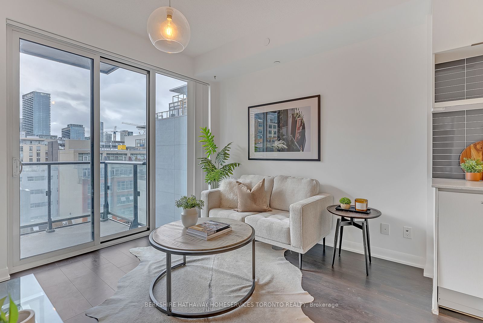 435 Richmond St W, #808