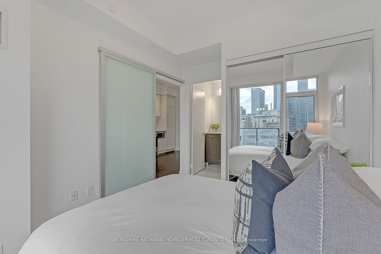 435 Richmond St W, #808