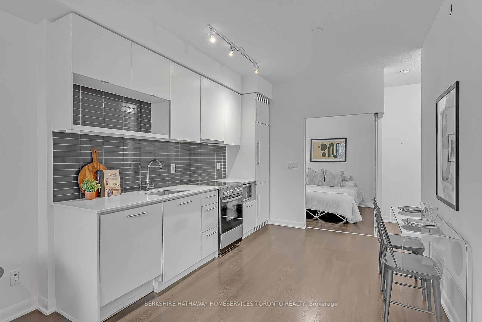 435 Richmond St W, #808