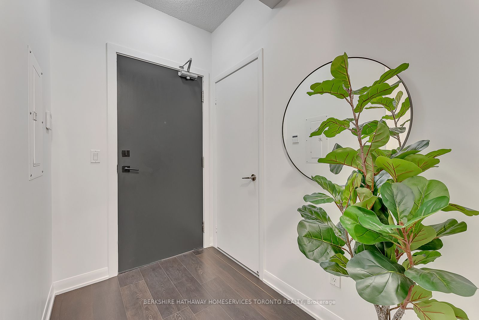 435 Richmond St W, #808