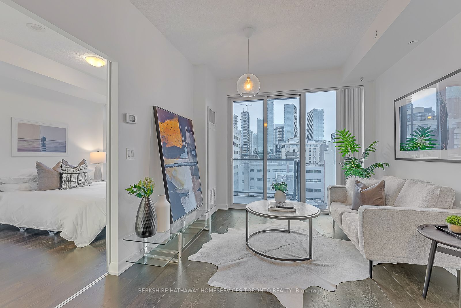 435 Richmond St W, #808