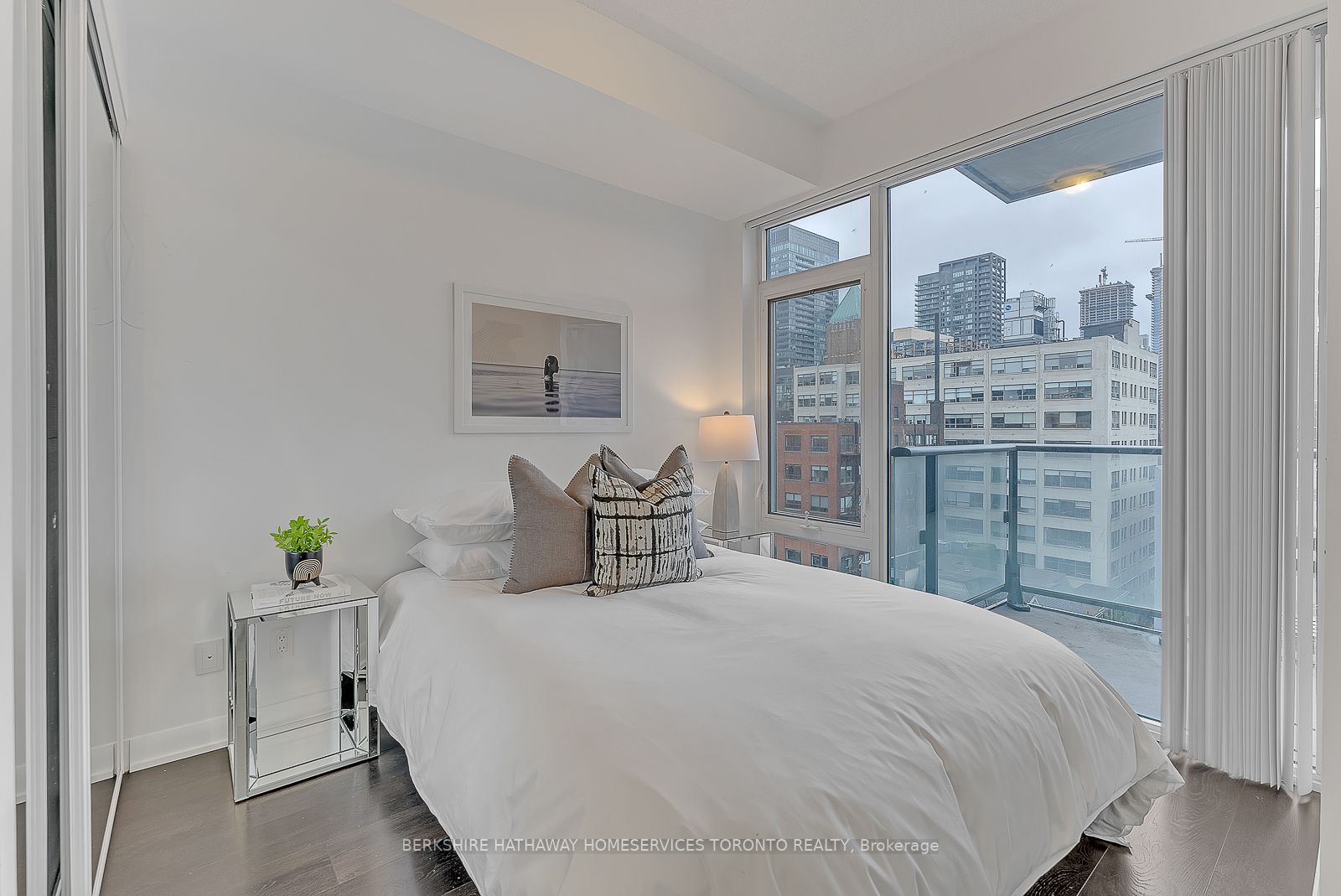 435 Richmond St W, #808