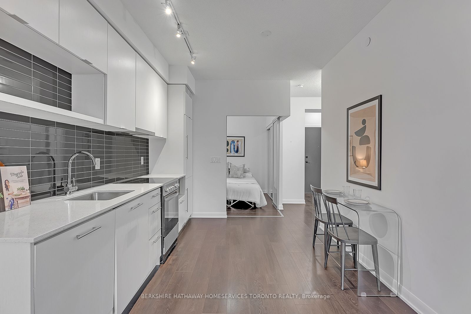 435 Richmond St W, #808