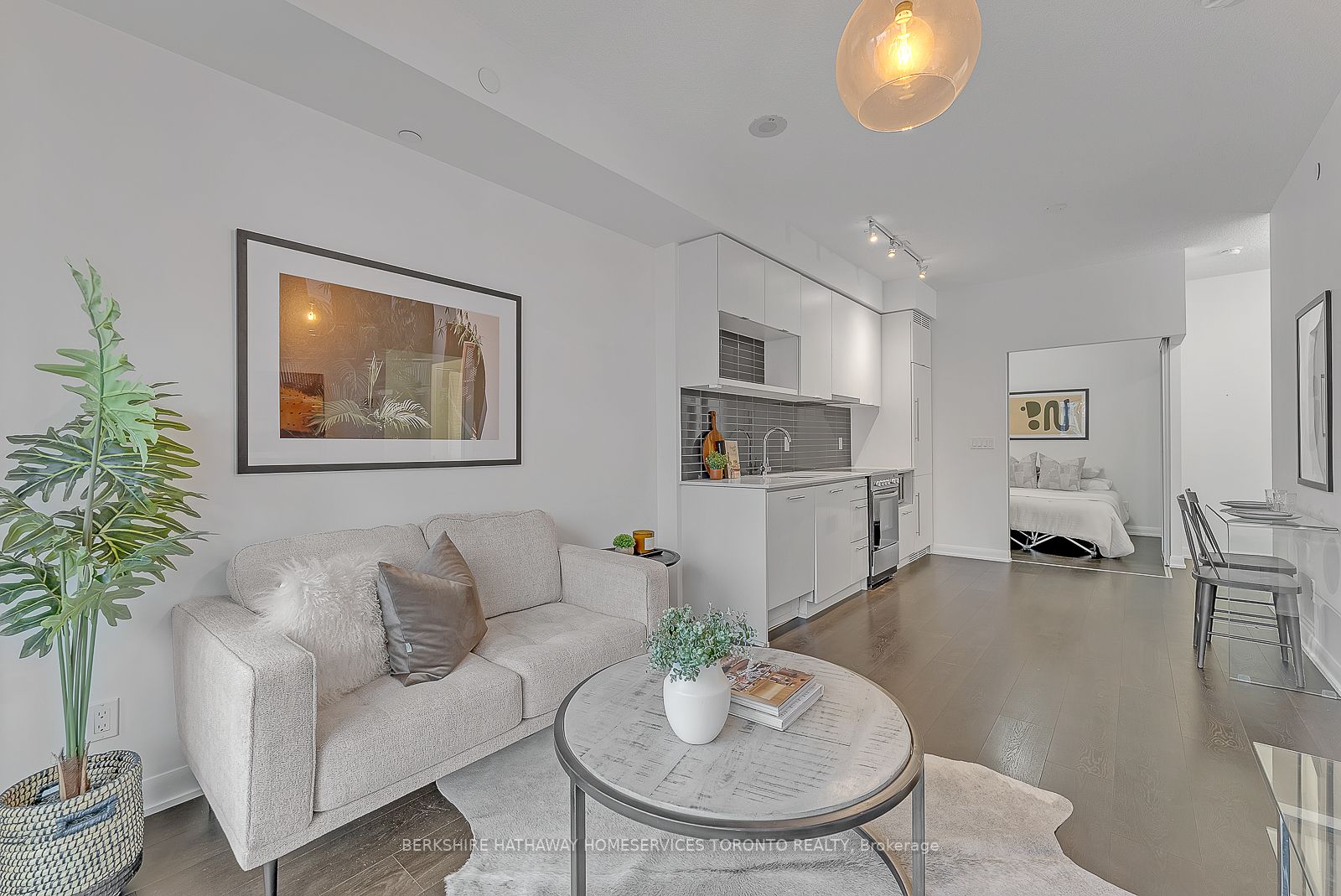 435 Richmond St W, #808