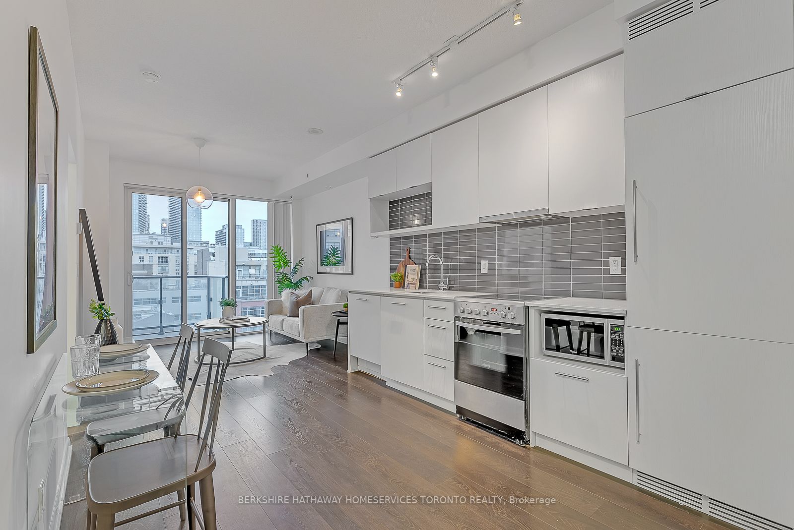 435 Richmond St W, #808