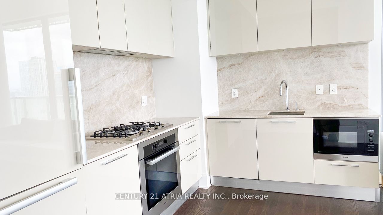 50 Charles St E, #4906