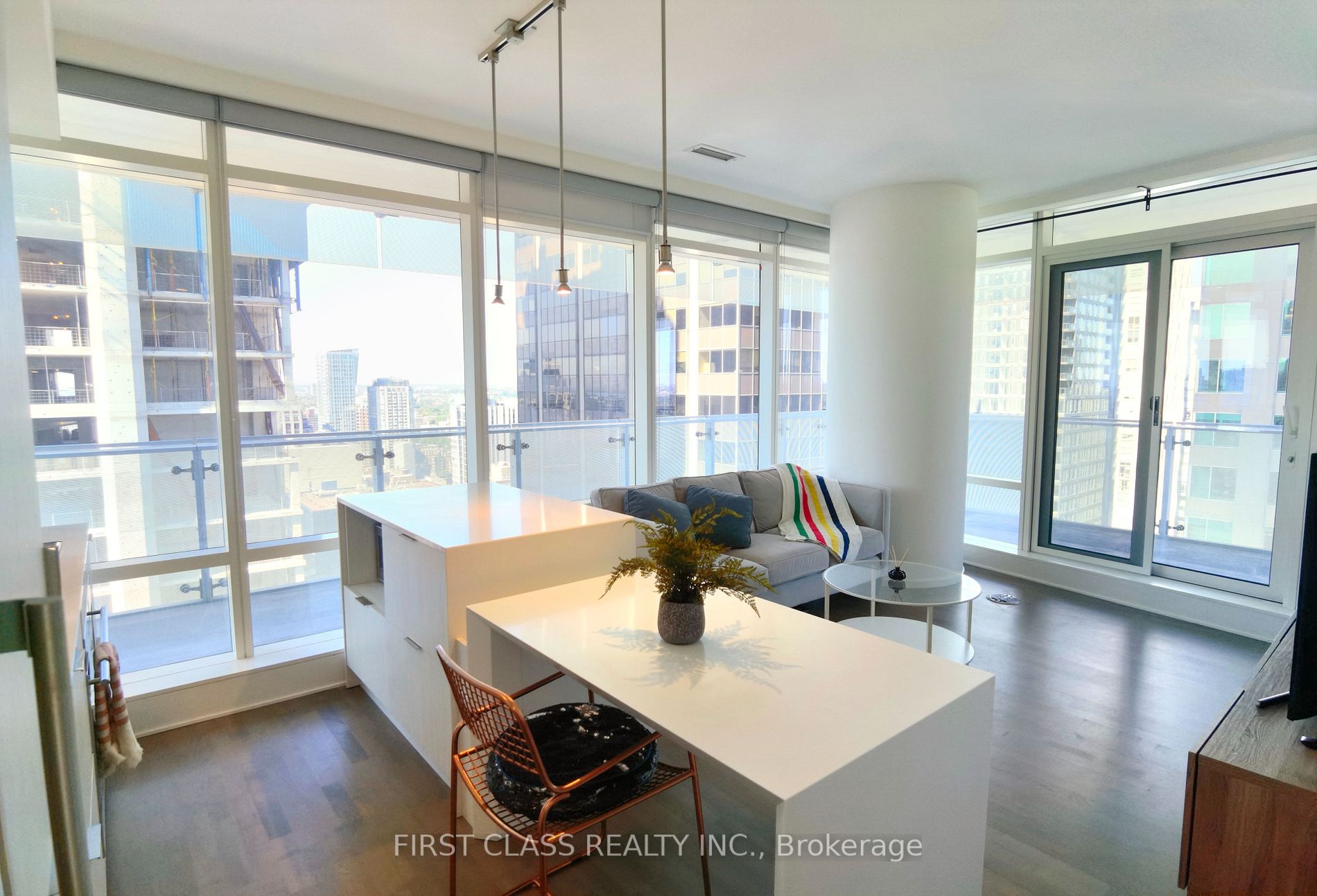 1 Bloor St E, #2810