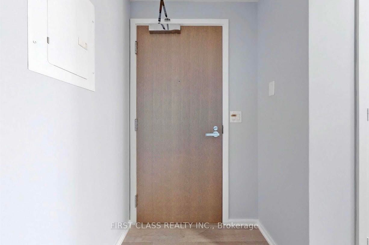 1 Bloor St E, #2810