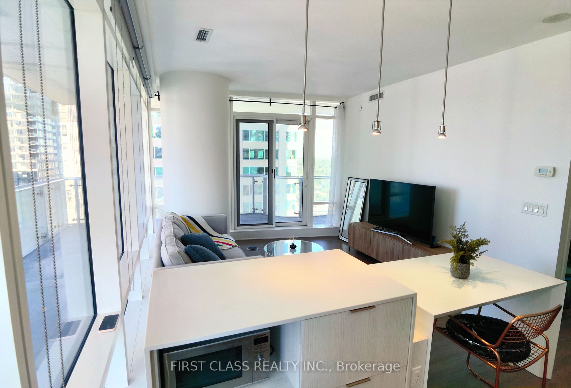 1 Bloor St E, #2810