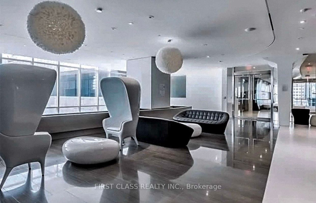 1 Bloor St E, #2810