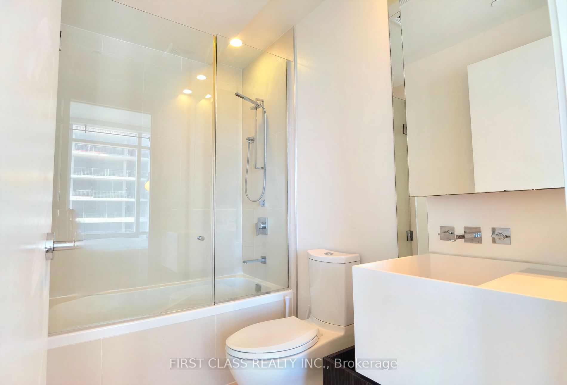 1 Bloor St E, #2810