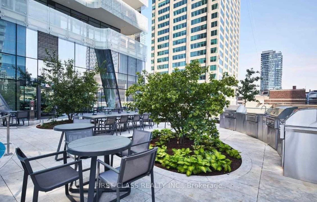 1 Bloor St E, #2810