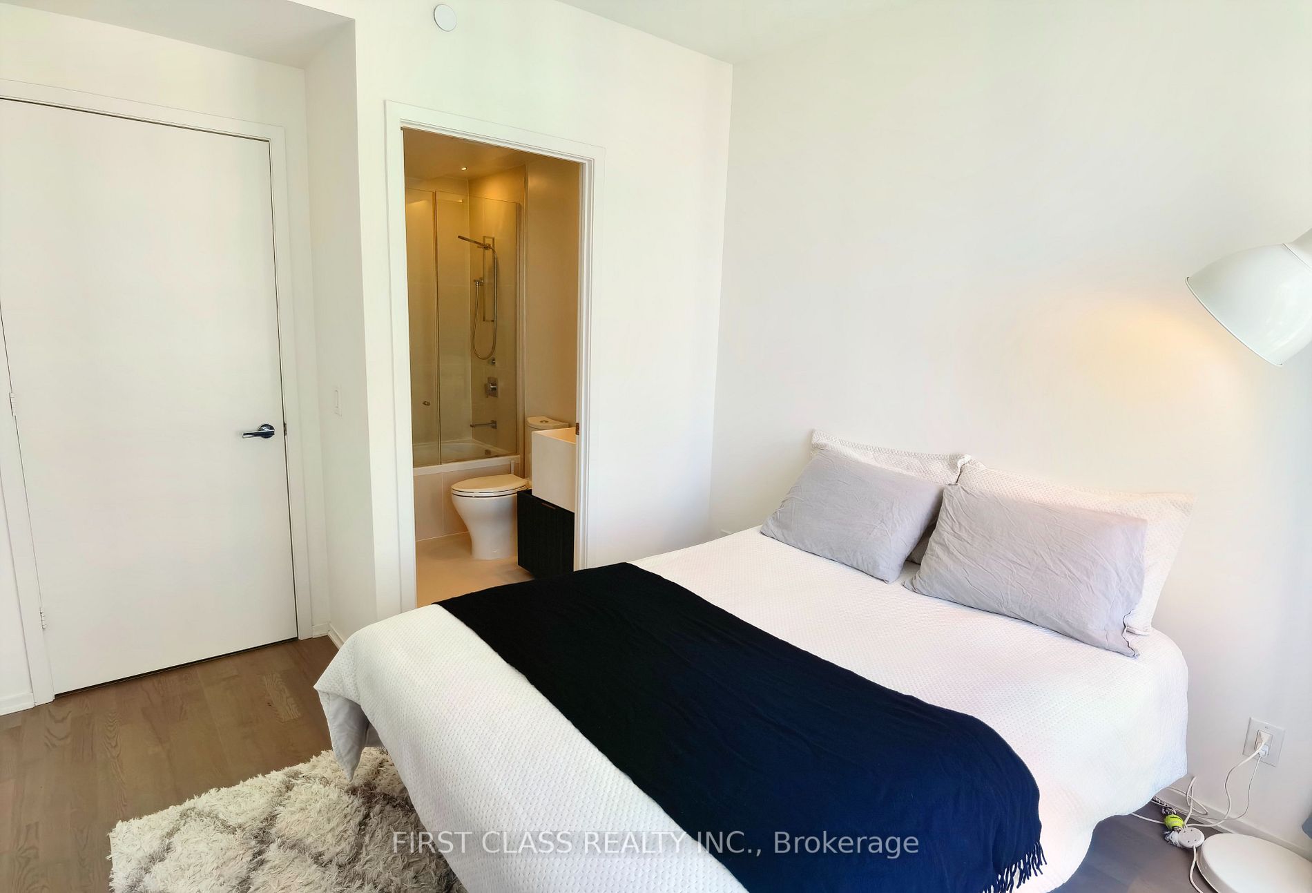 1 Bloor St E, #2810