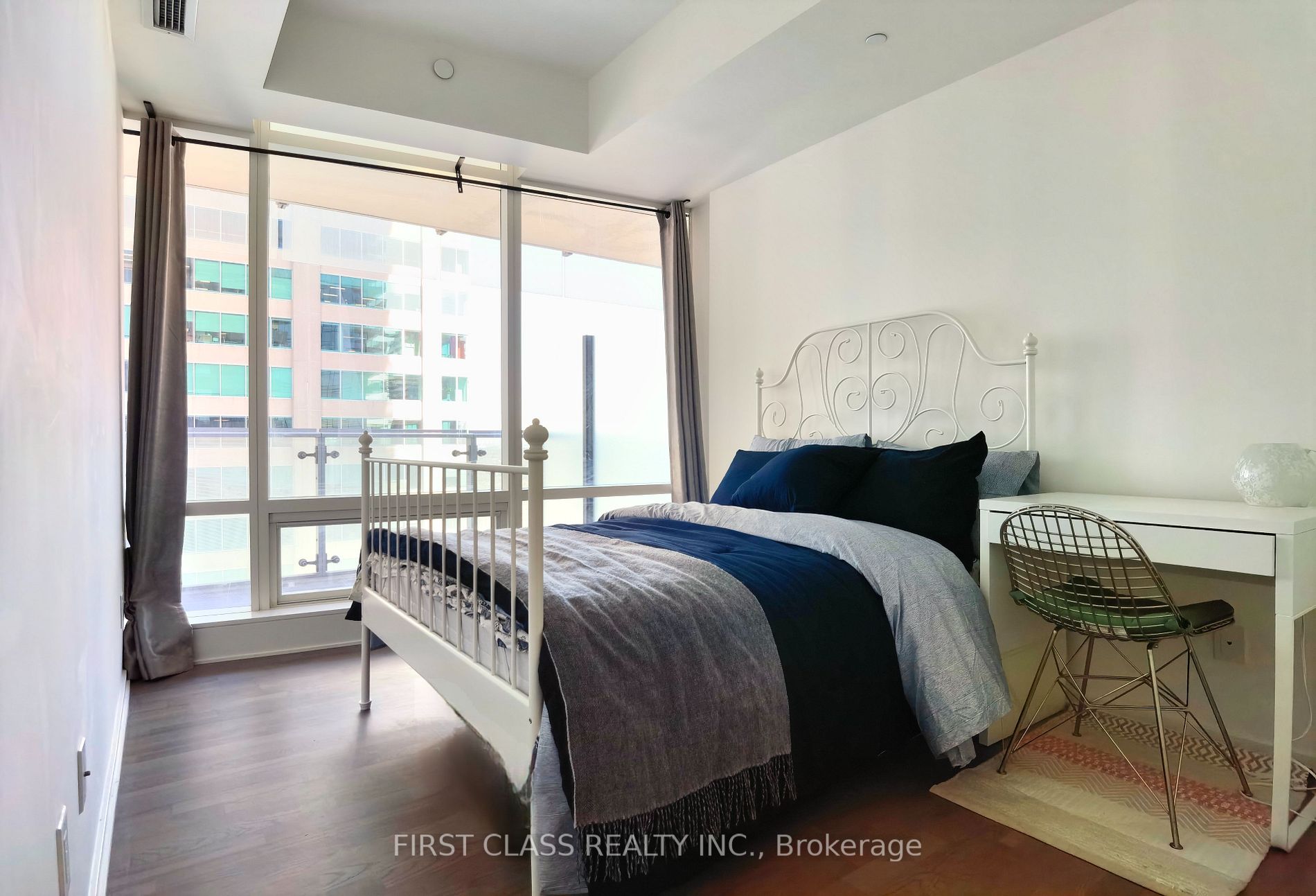 1 Bloor St E, #2810