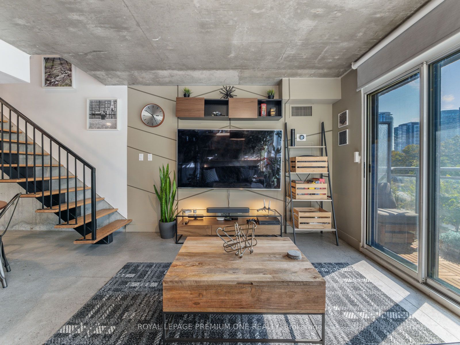 1029 King St, #205