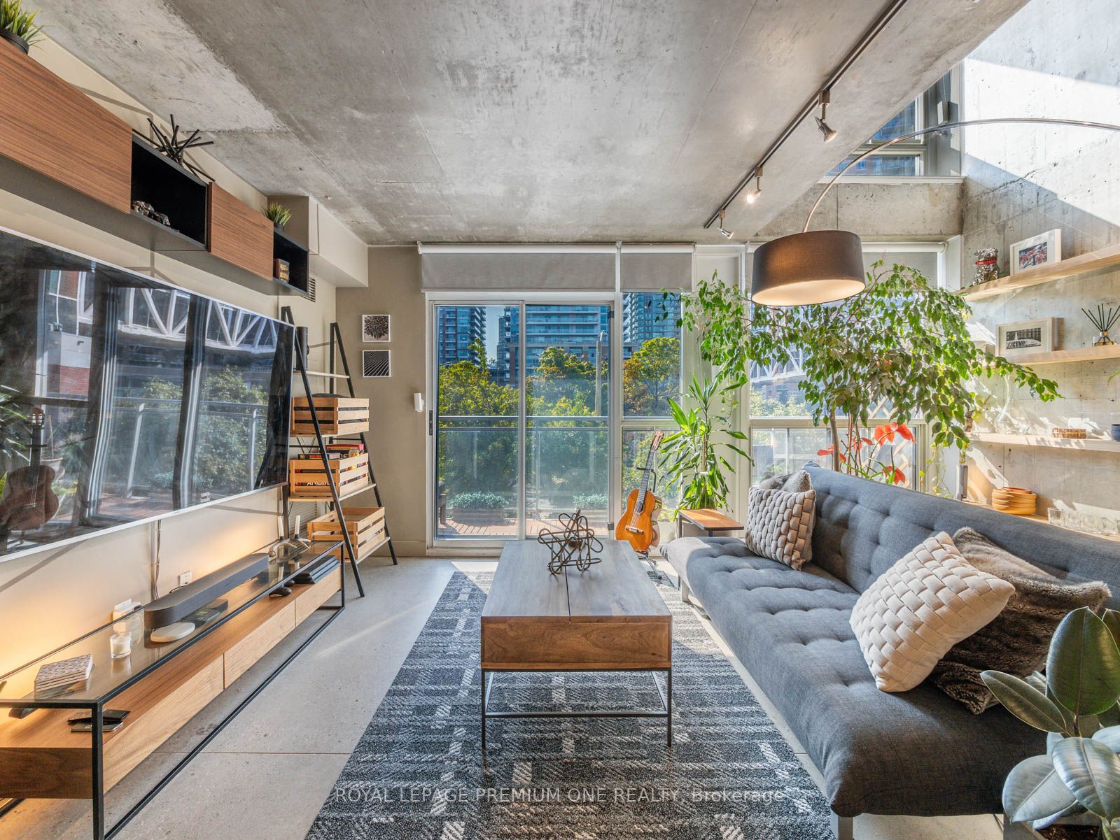 1029 King St, #205