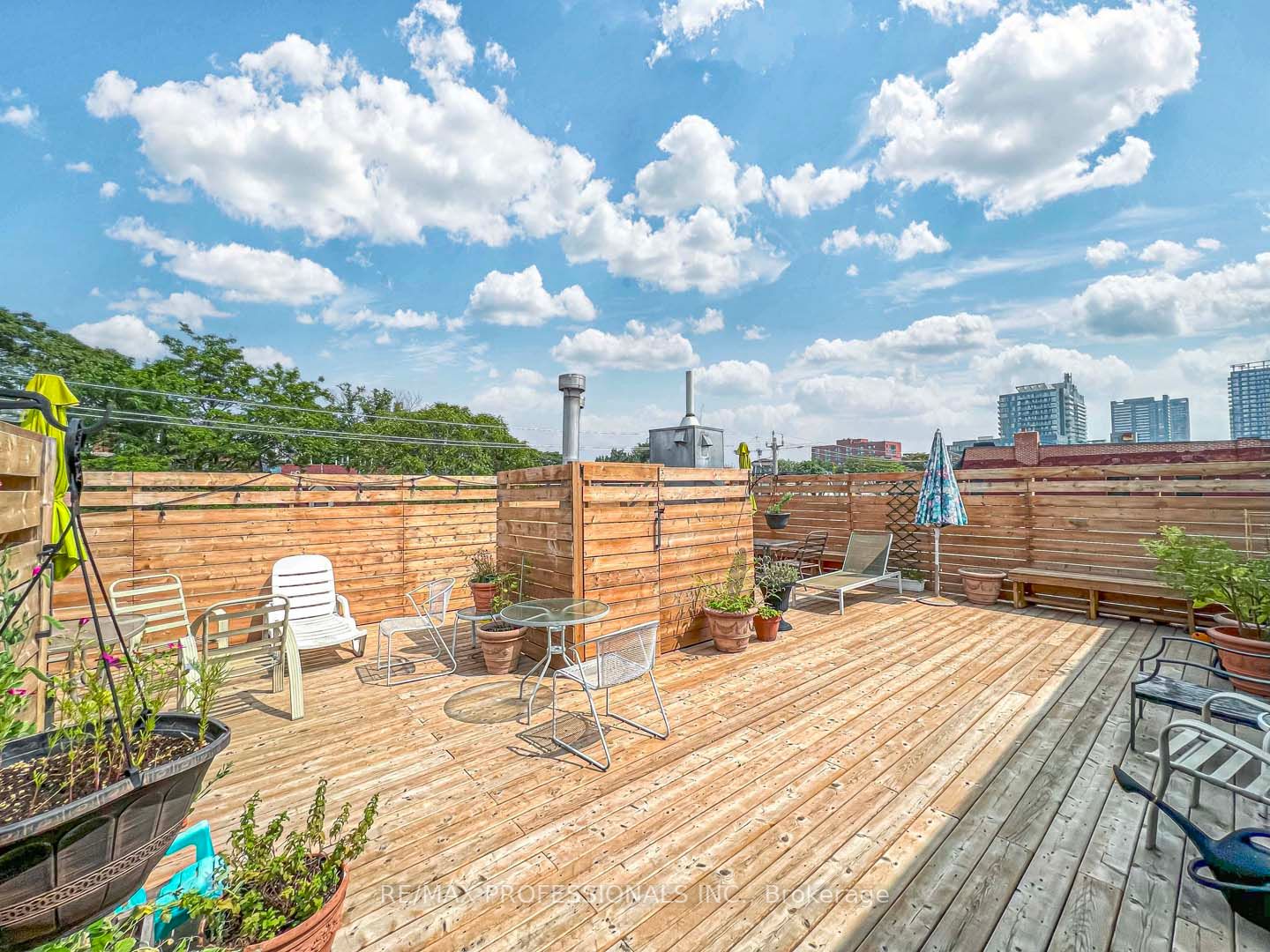 365 Dundas St E, #220