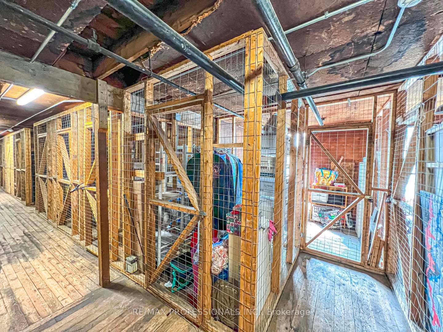 365 Dundas St E, #220