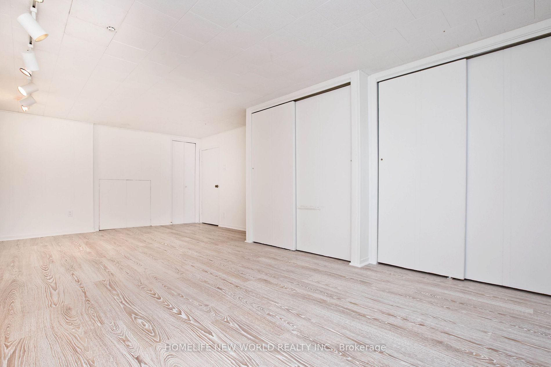20 Broadlands Blvd