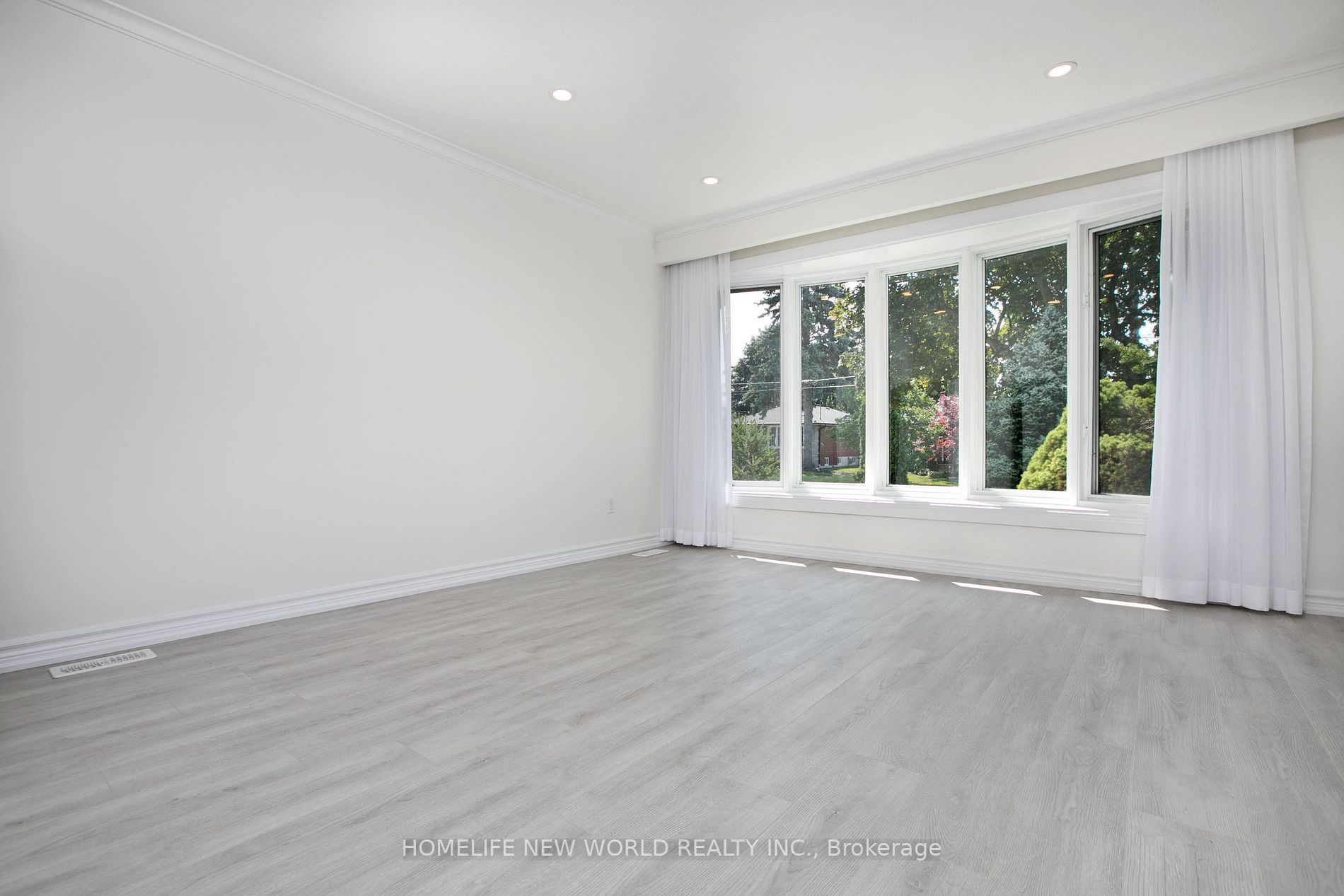 20 Broadlands Blvd