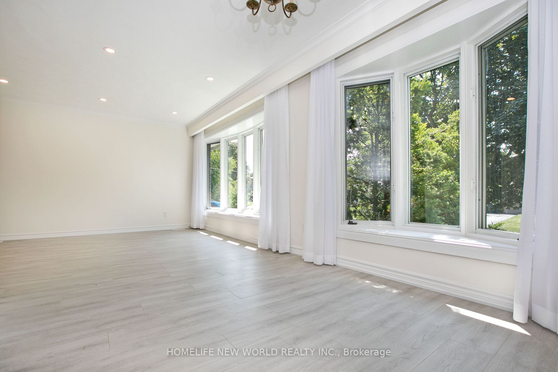 20 Broadlands Blvd