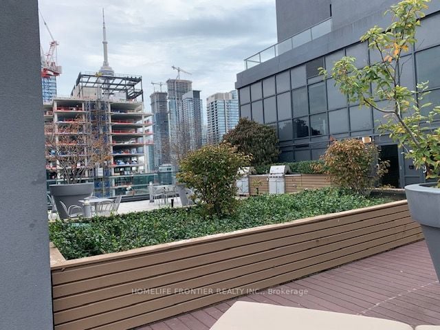 560 Front St W, #1026