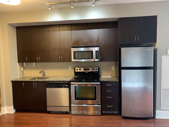 560 Front St W, #1026