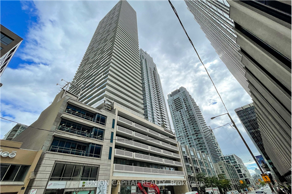 2221 Yonge St, Toronto