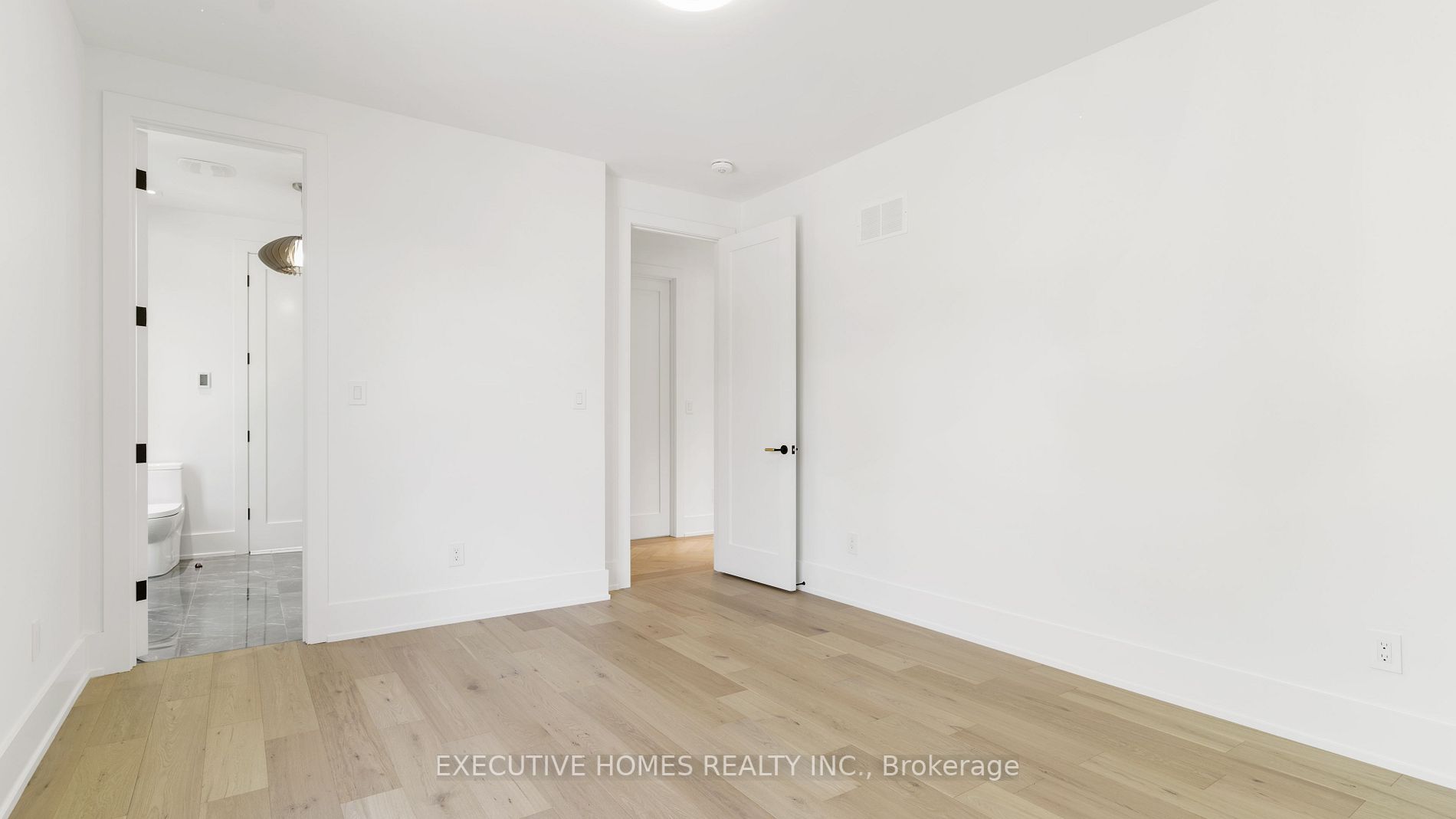 81 De Quincy Blvd