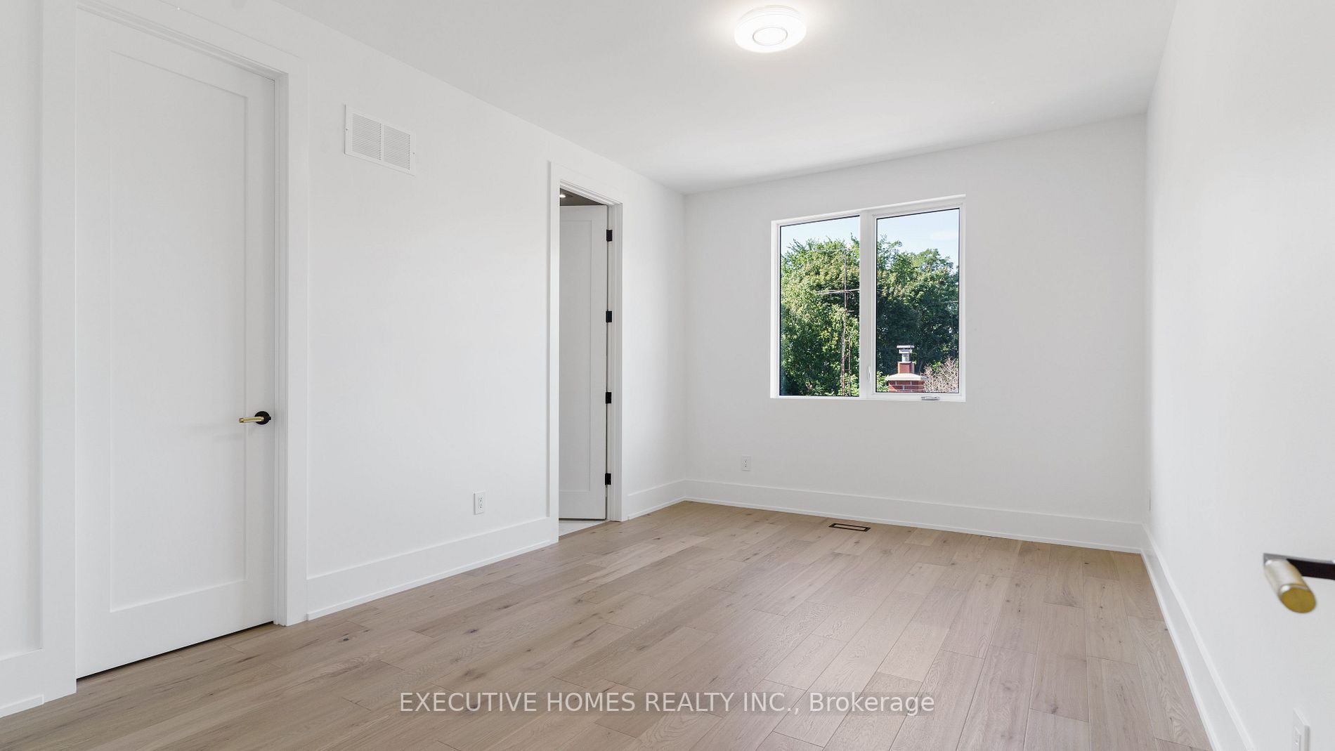 81 De Quincy Blvd