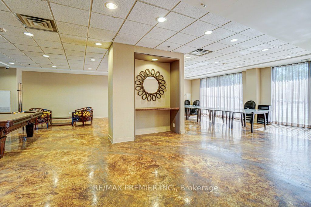 760 Sheppard Ave W, #515