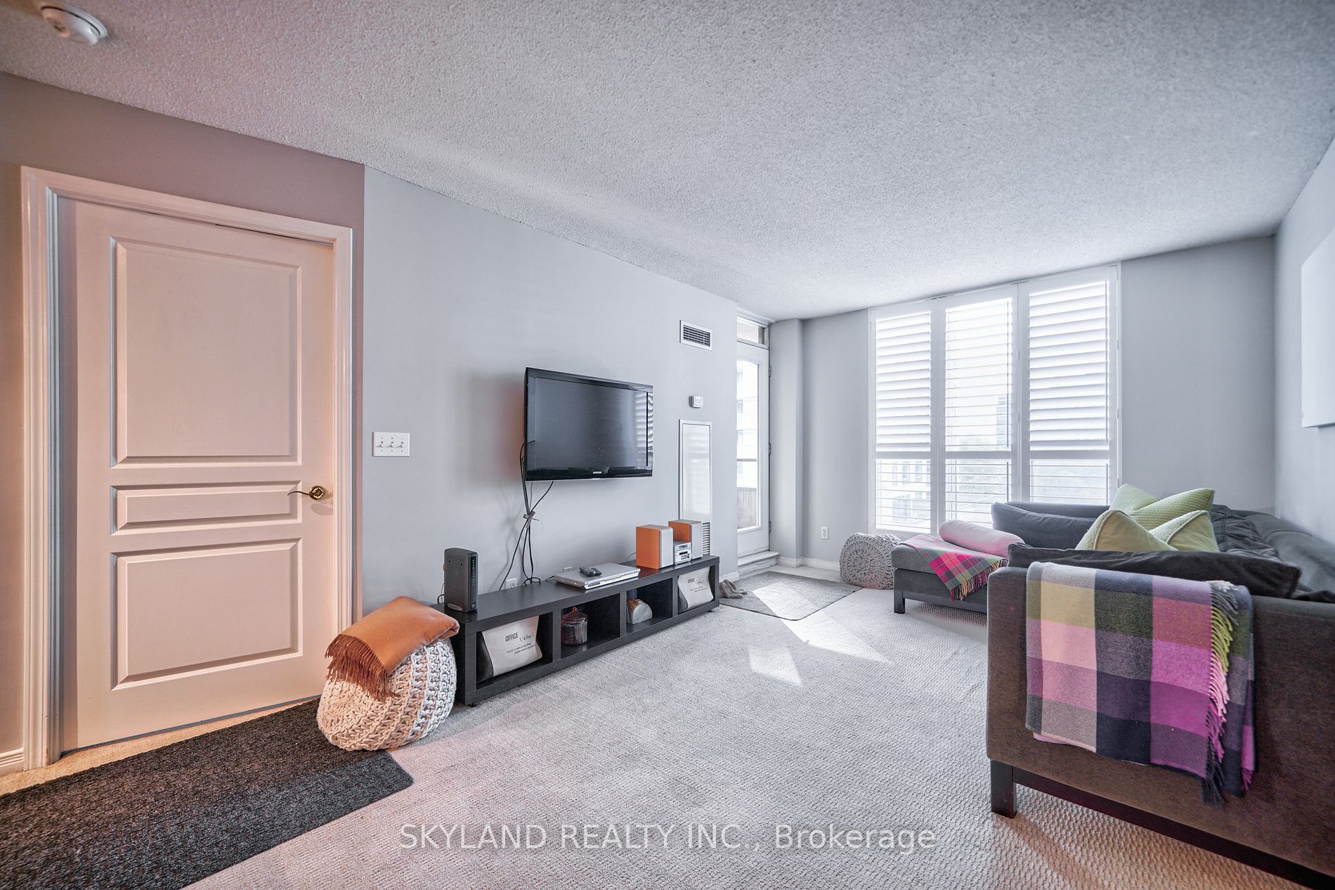 51 Harrison Garden Blvd, #401