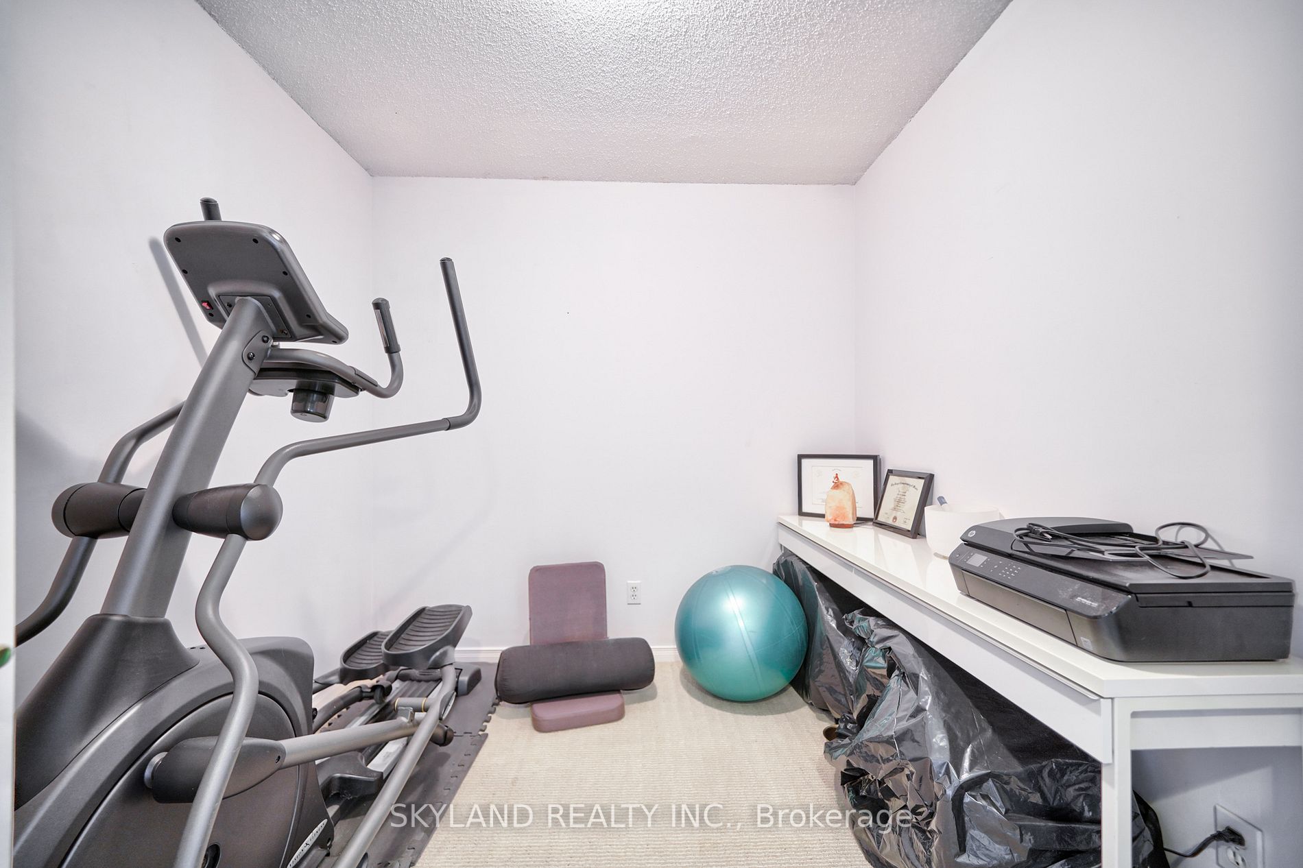 51 Harrison Garden Blvd, #401