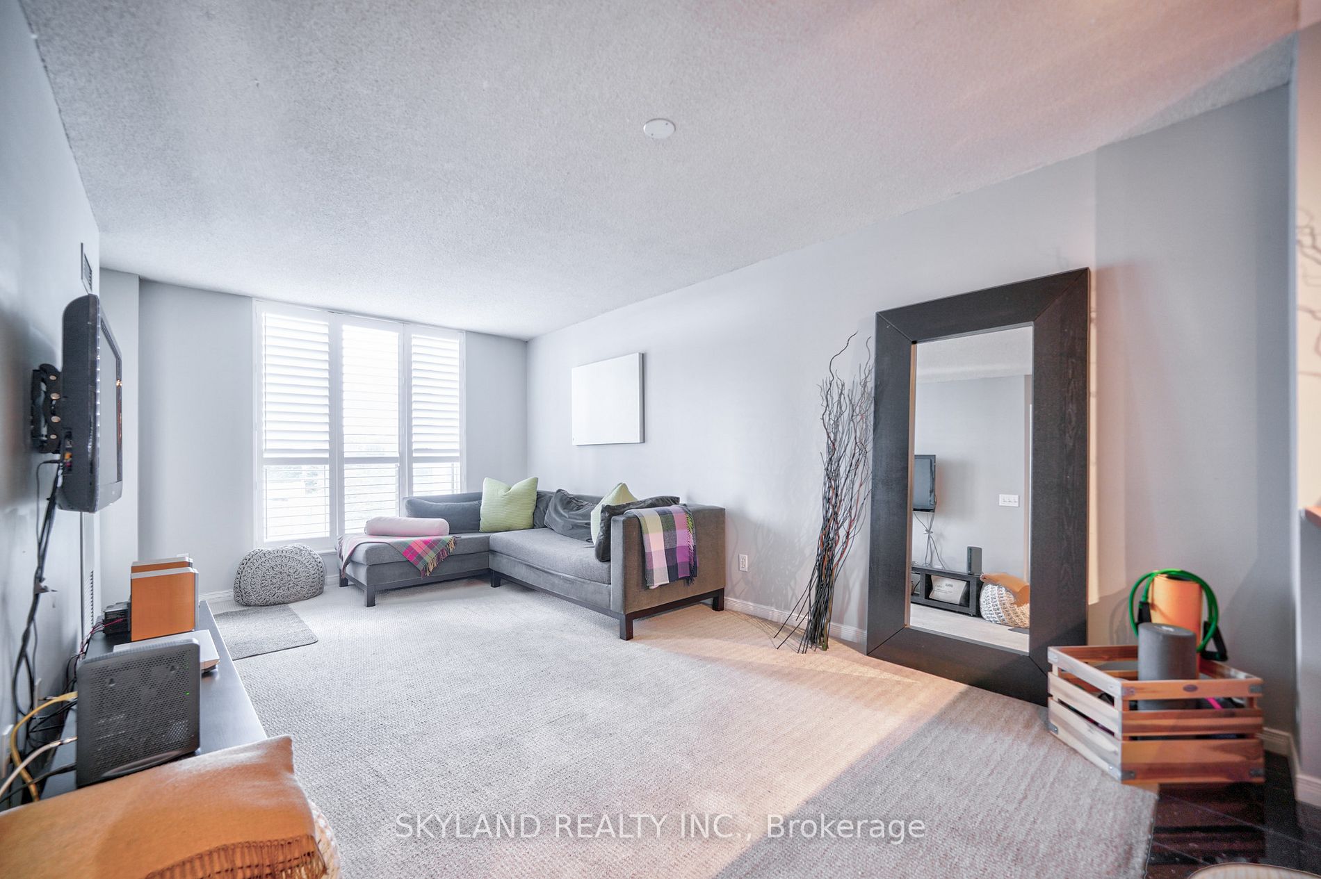51 Harrison Garden Blvd, #401