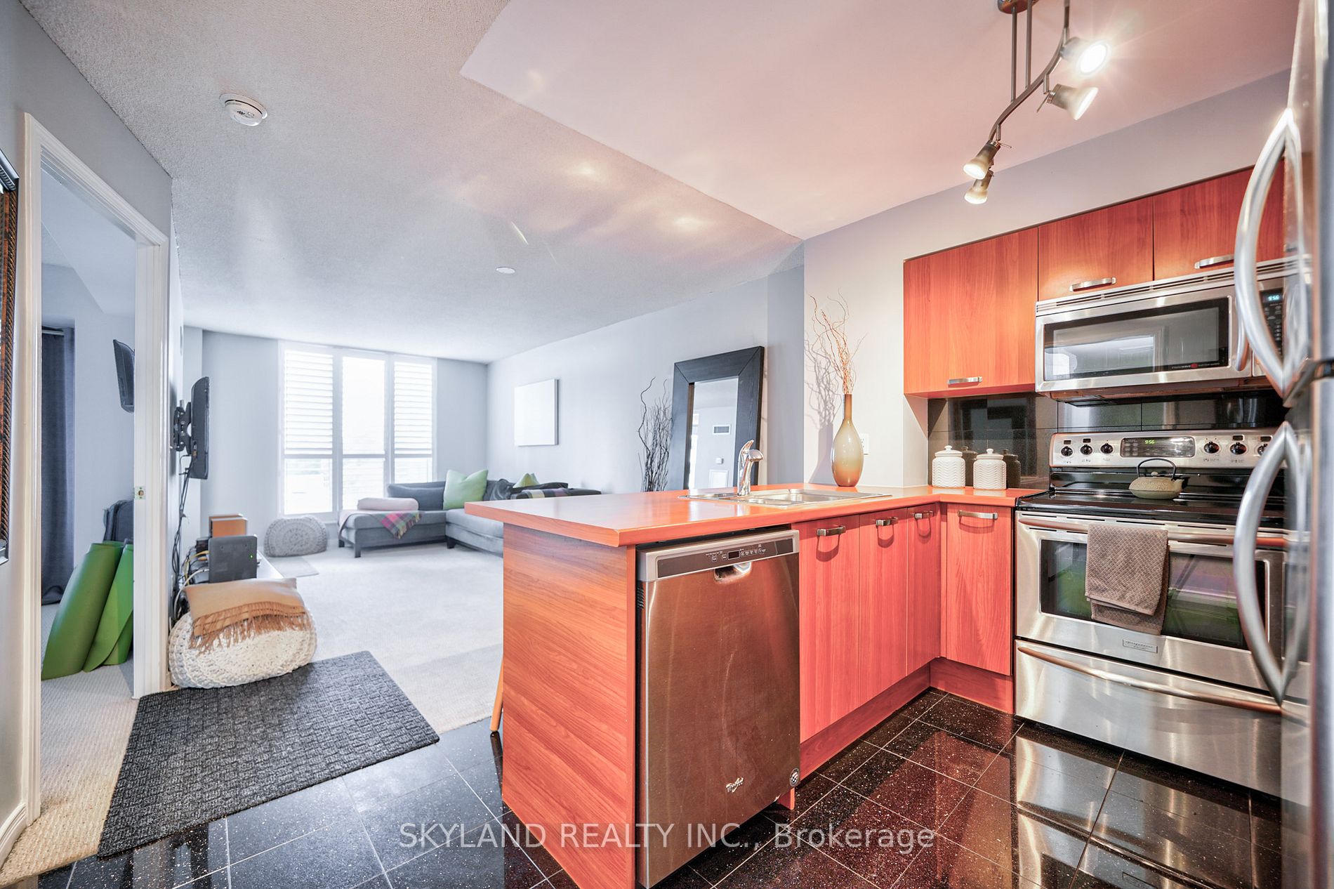 51 Harrison Garden Blvd, #401