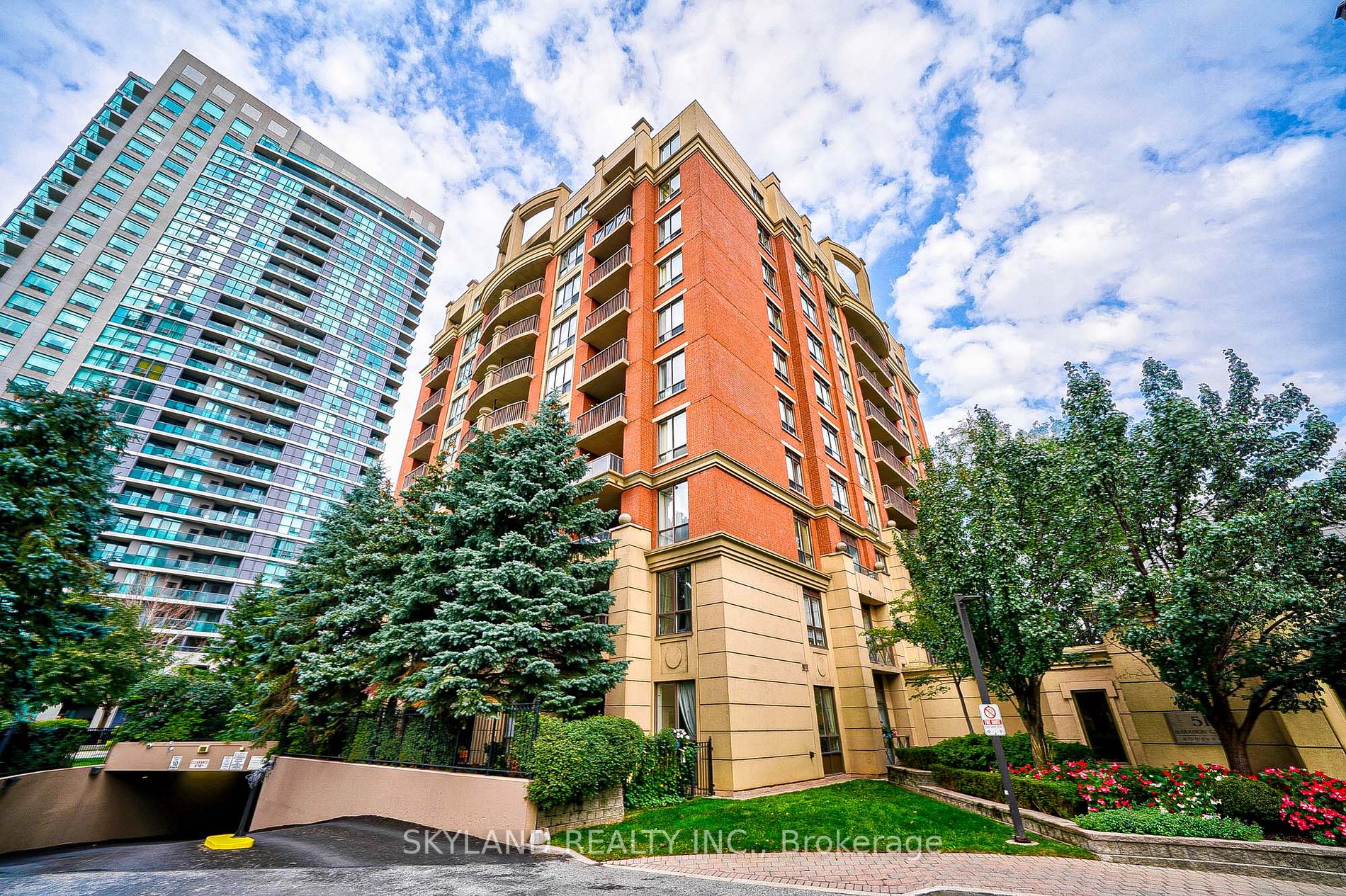 51 Harrison Garden Blvd, #401