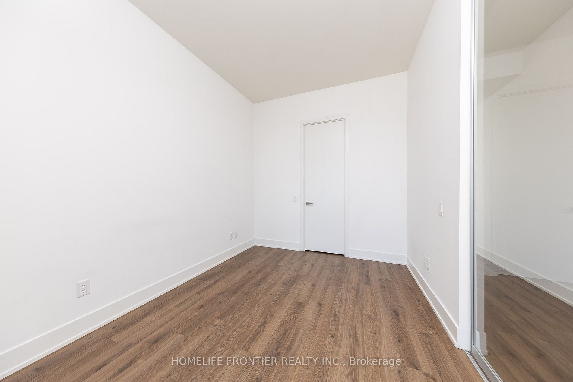 111 St Clair Ave W, #1826