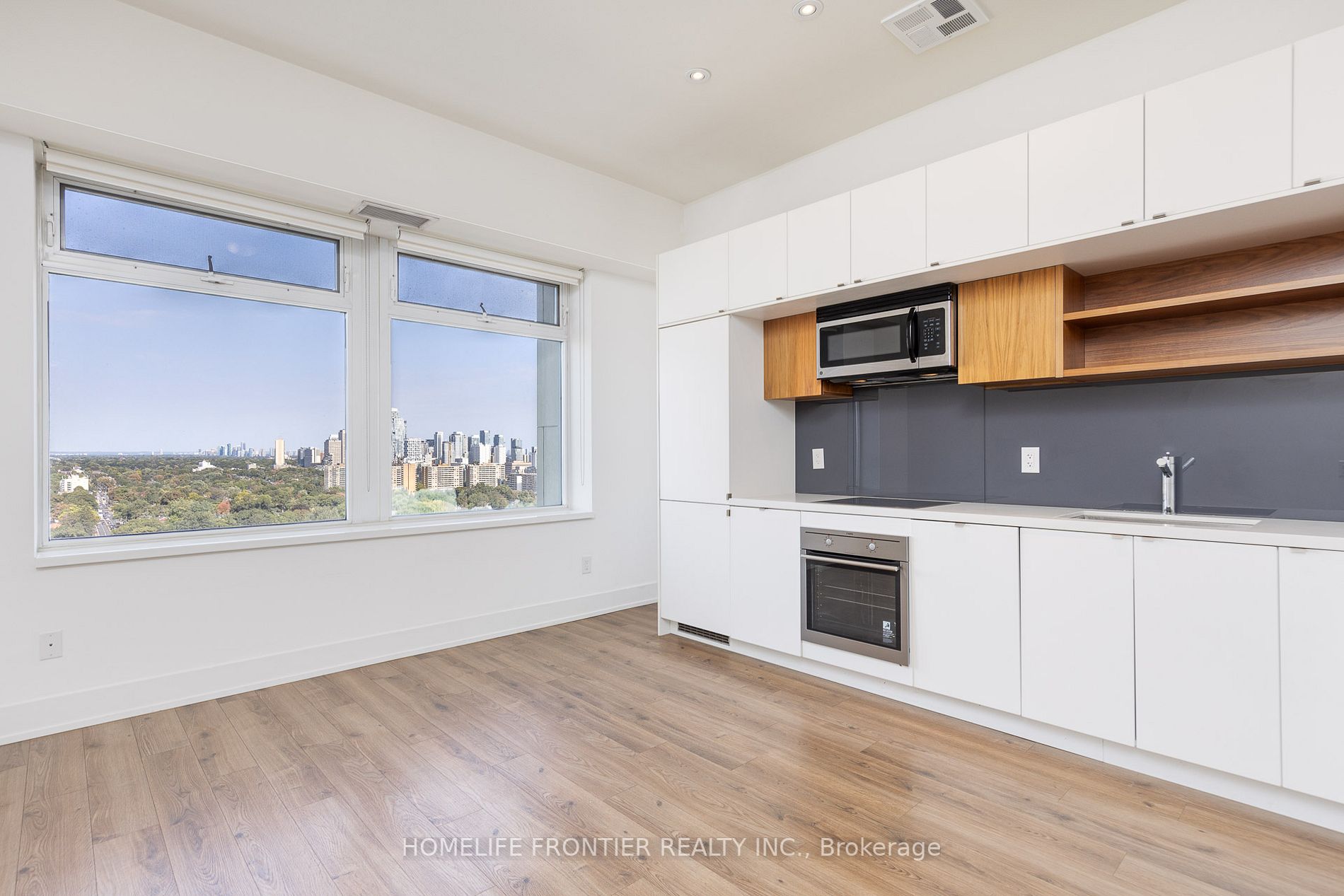 111 St Clair Ave W, #1826